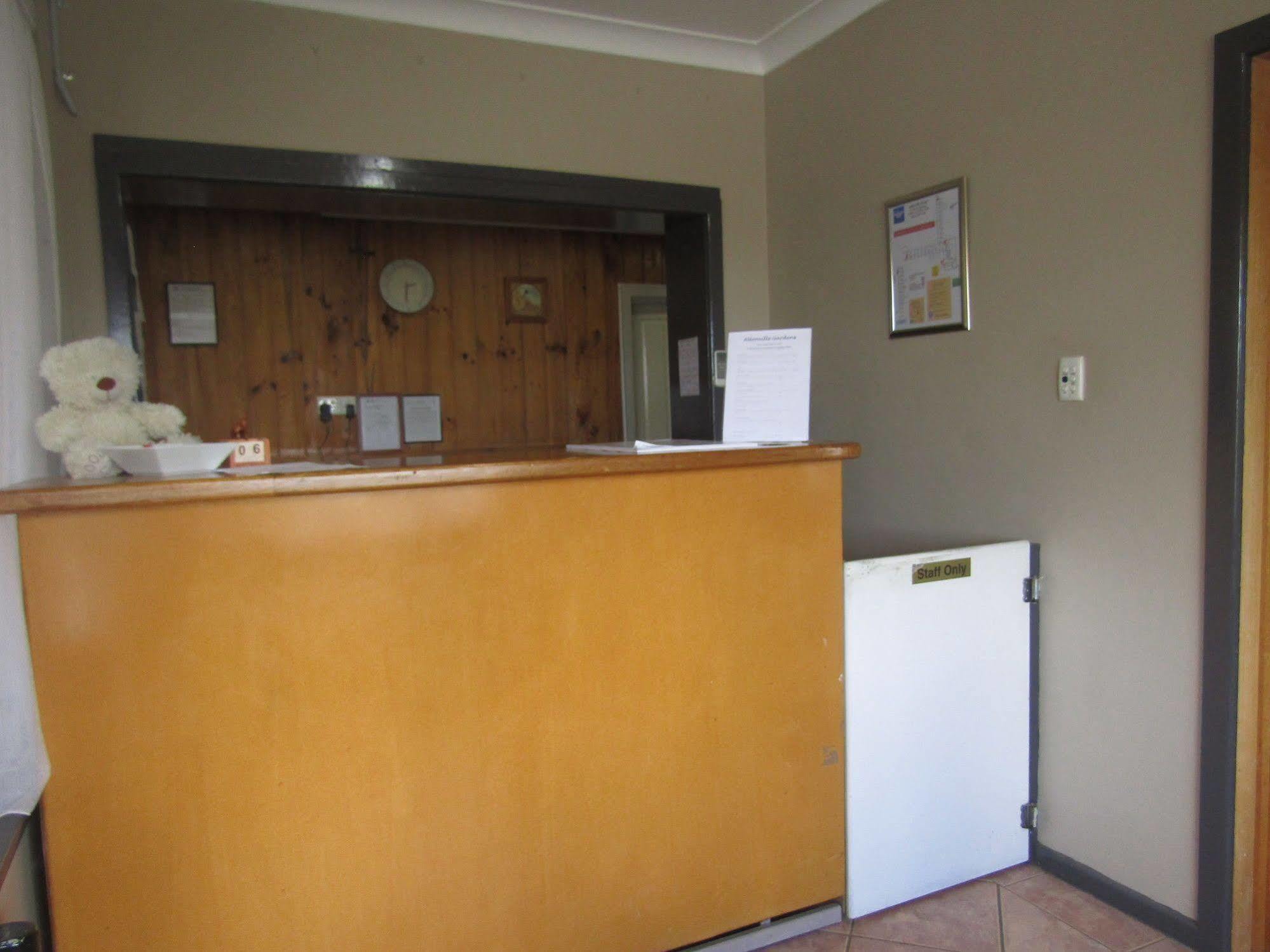 Allonville Gardens Motel Уогга-Уогга Экстерьер фото